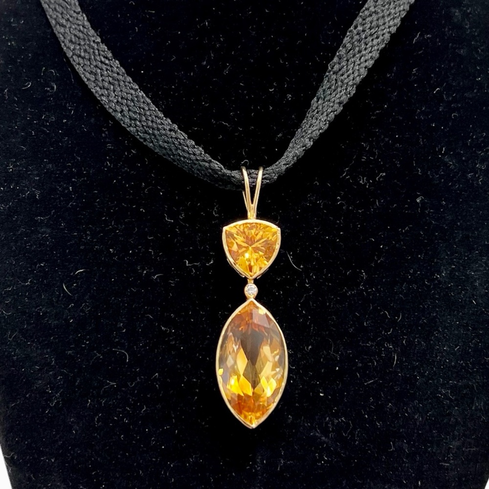 VINTAGE FACETED YELLOW STONES BEZEL SET GOLD TONE PENDANT